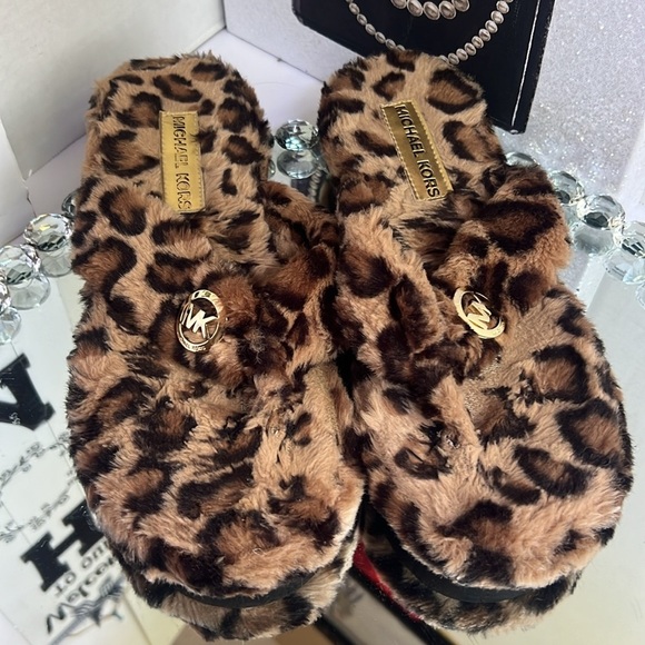Michael Kors Leopard Print Furry Slippers size 9.5 - Picture 6 of 8